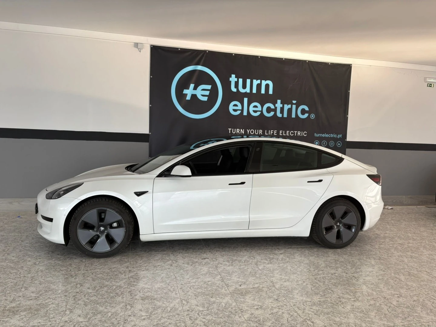 Tesla Model 3 Standard Range Plus RWD