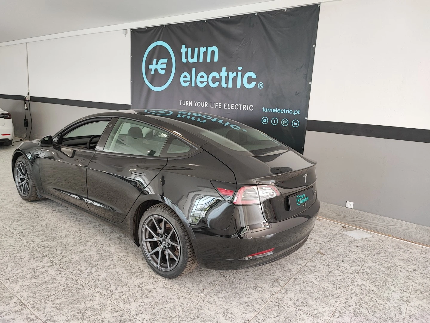 Tesla Model 3 Long Range AWD Dual Motor