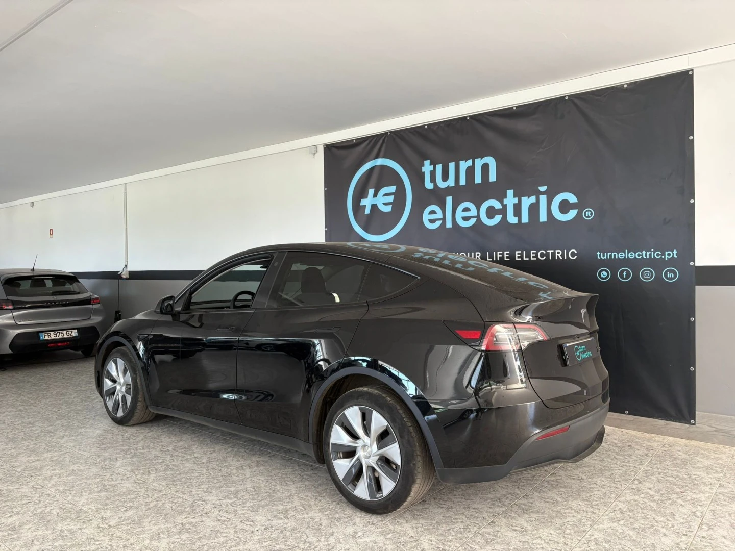 Tesla Model Y RWD