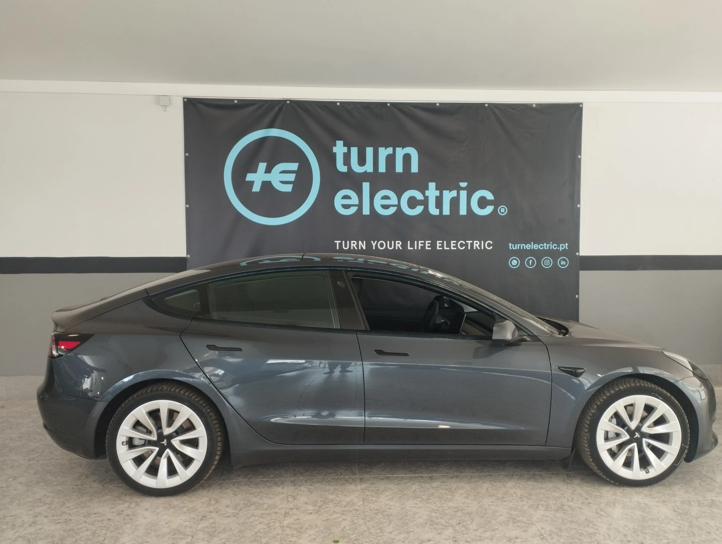 Tesla Model 3 Long Range AWD Dual Motor