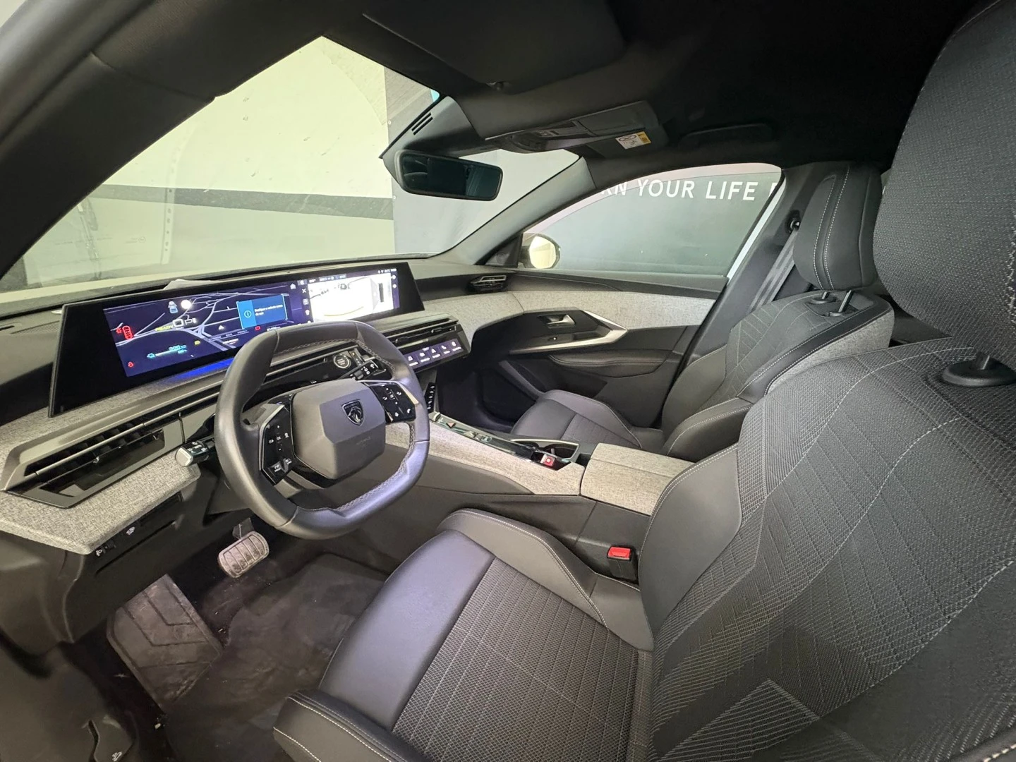 Peugeot E-5008 73 kWh Allure