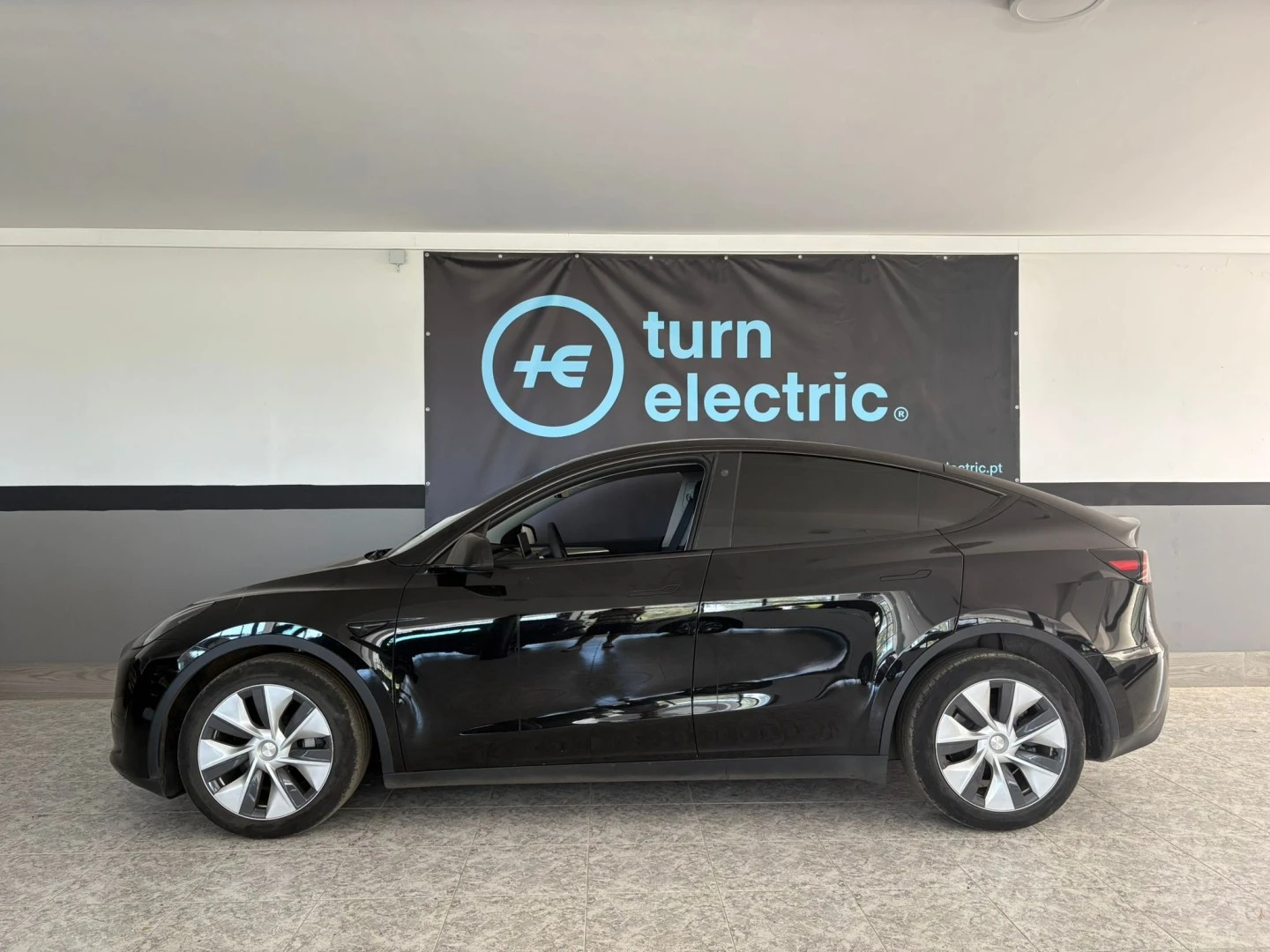 Tesla Model Y RWD