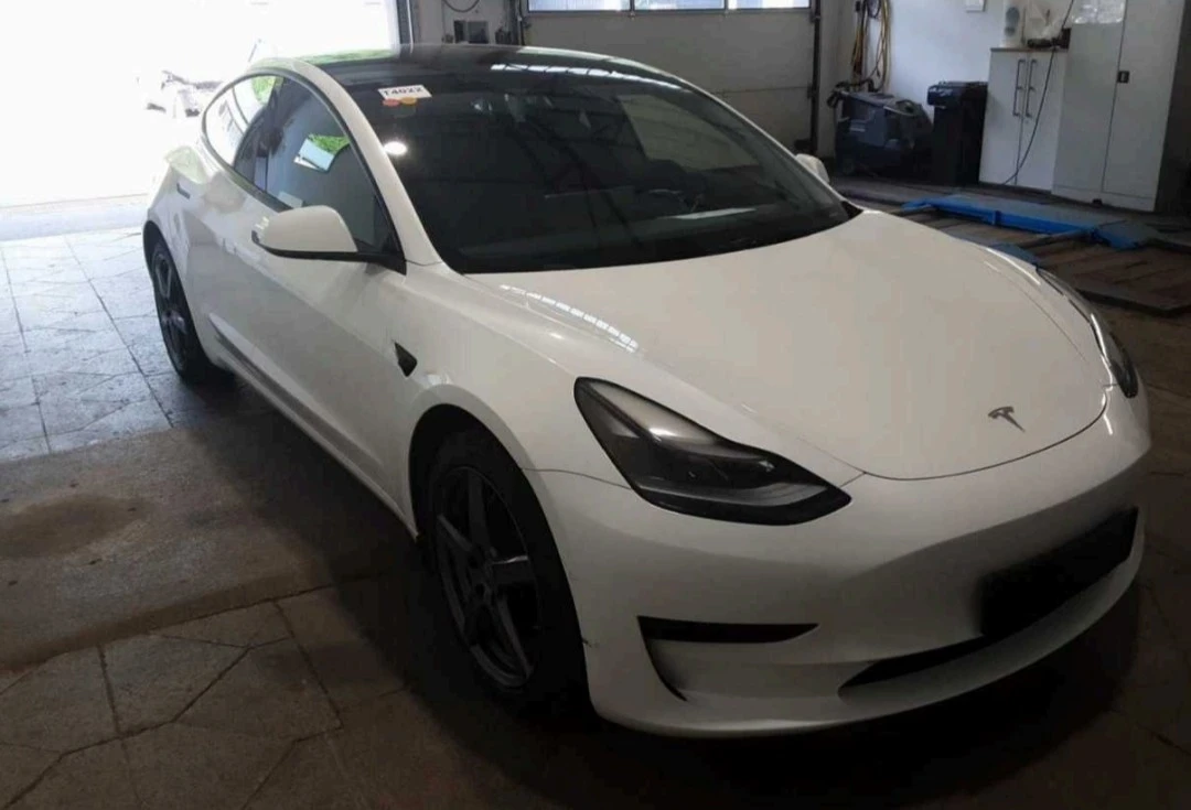 Tesla Model 3 Standard Range Plus RWD