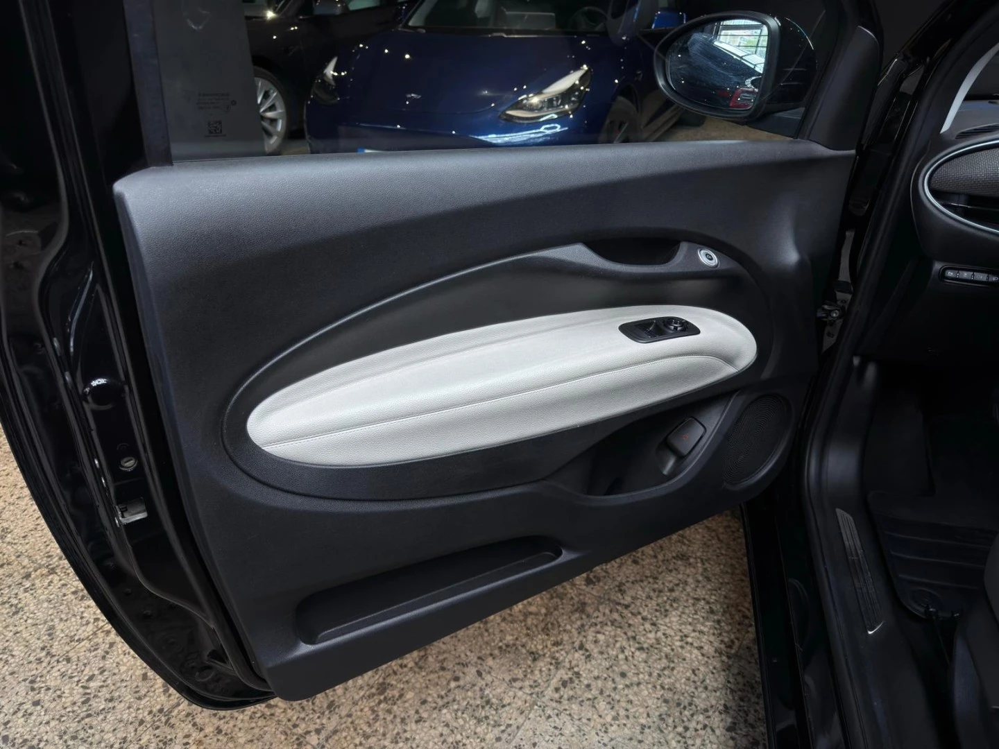 Fiat 500e La Prima
