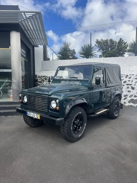 Land Rover Defender 90 SW 2.4 CRD S