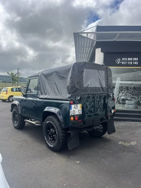 Land Rover Defender 90 SW 2.4 CRD S