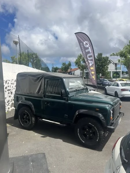 Land Rover Defender 90 SW 2.4 CRD S