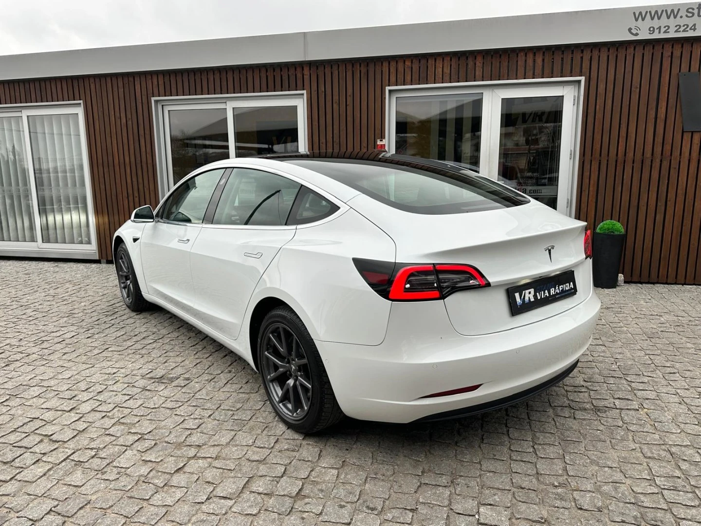 Tesla Model 3 Long-Range RWD