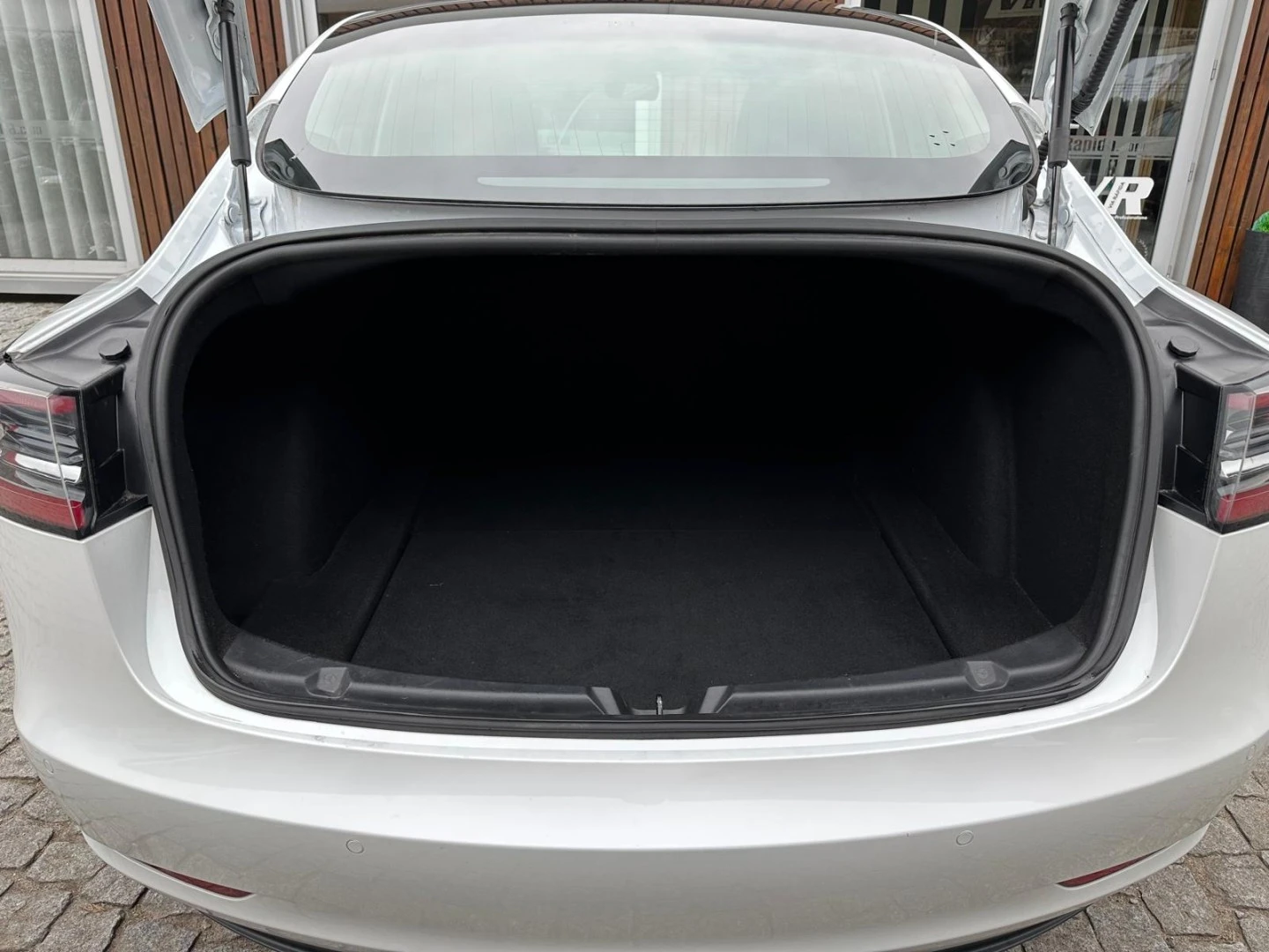 Tesla Model 3 Long-Range RWD