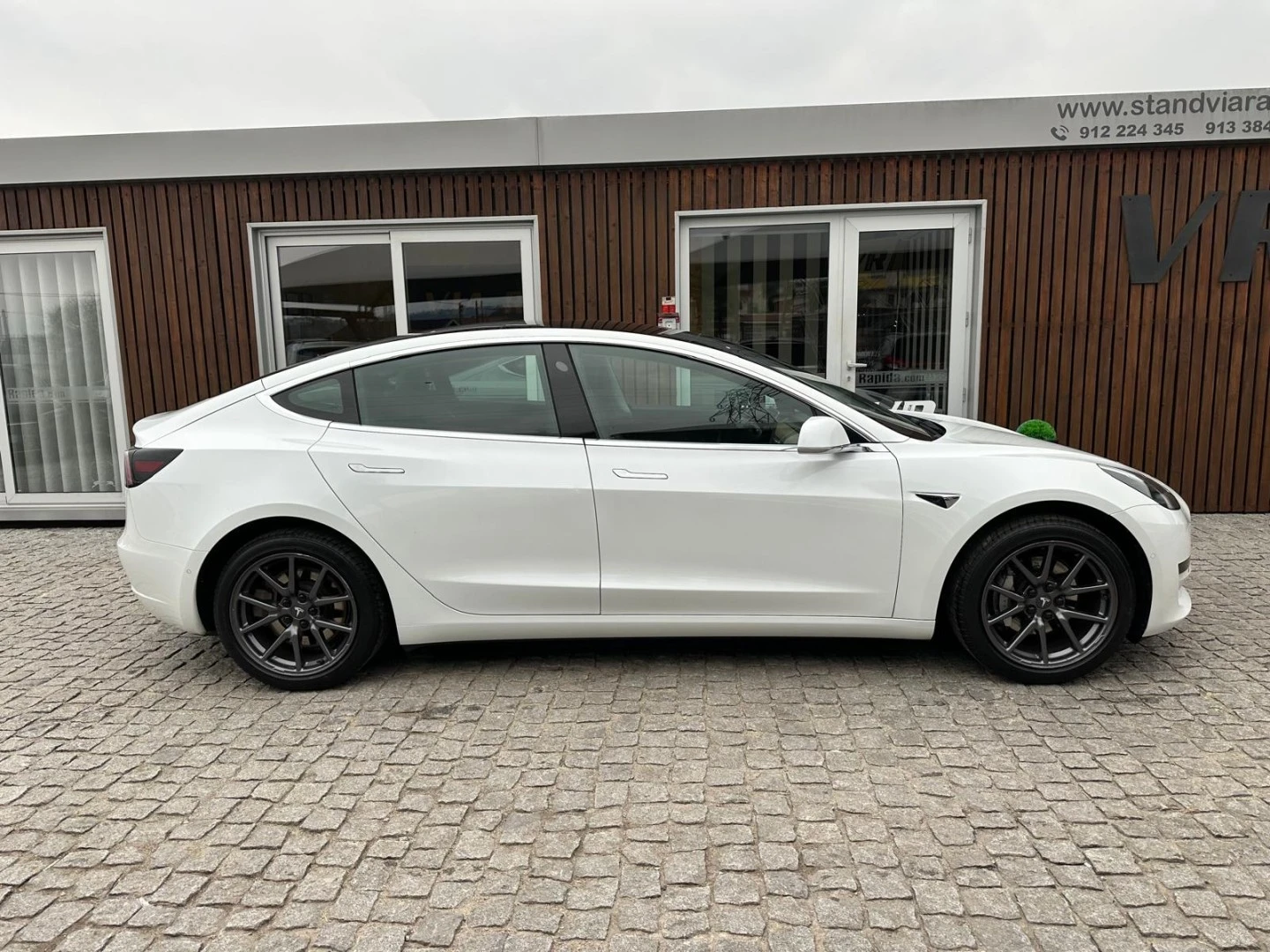 Tesla Model 3 Long-Range RWD