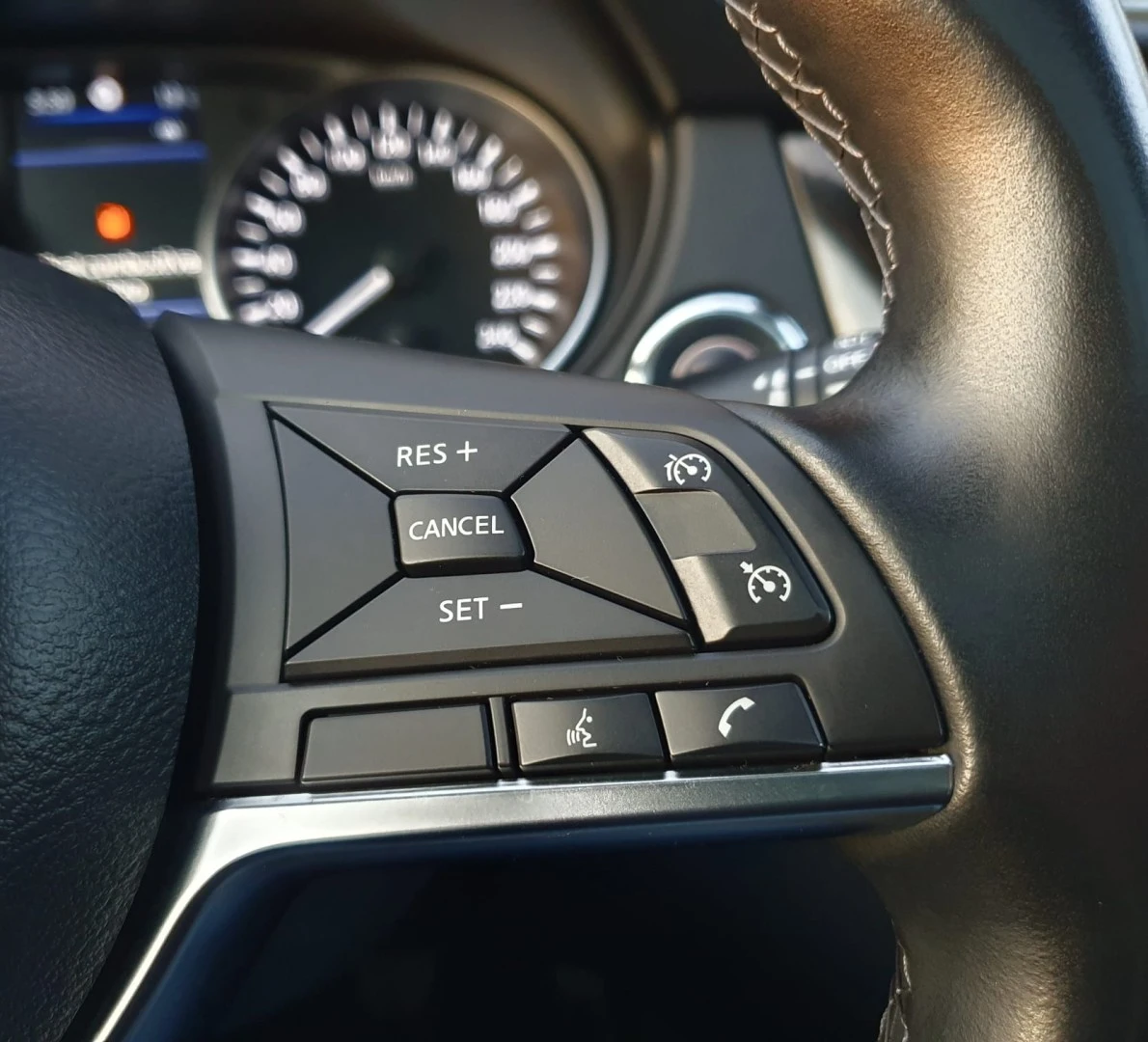 Nissan Qashqai 1.3 DIG-T N-Connecta J18