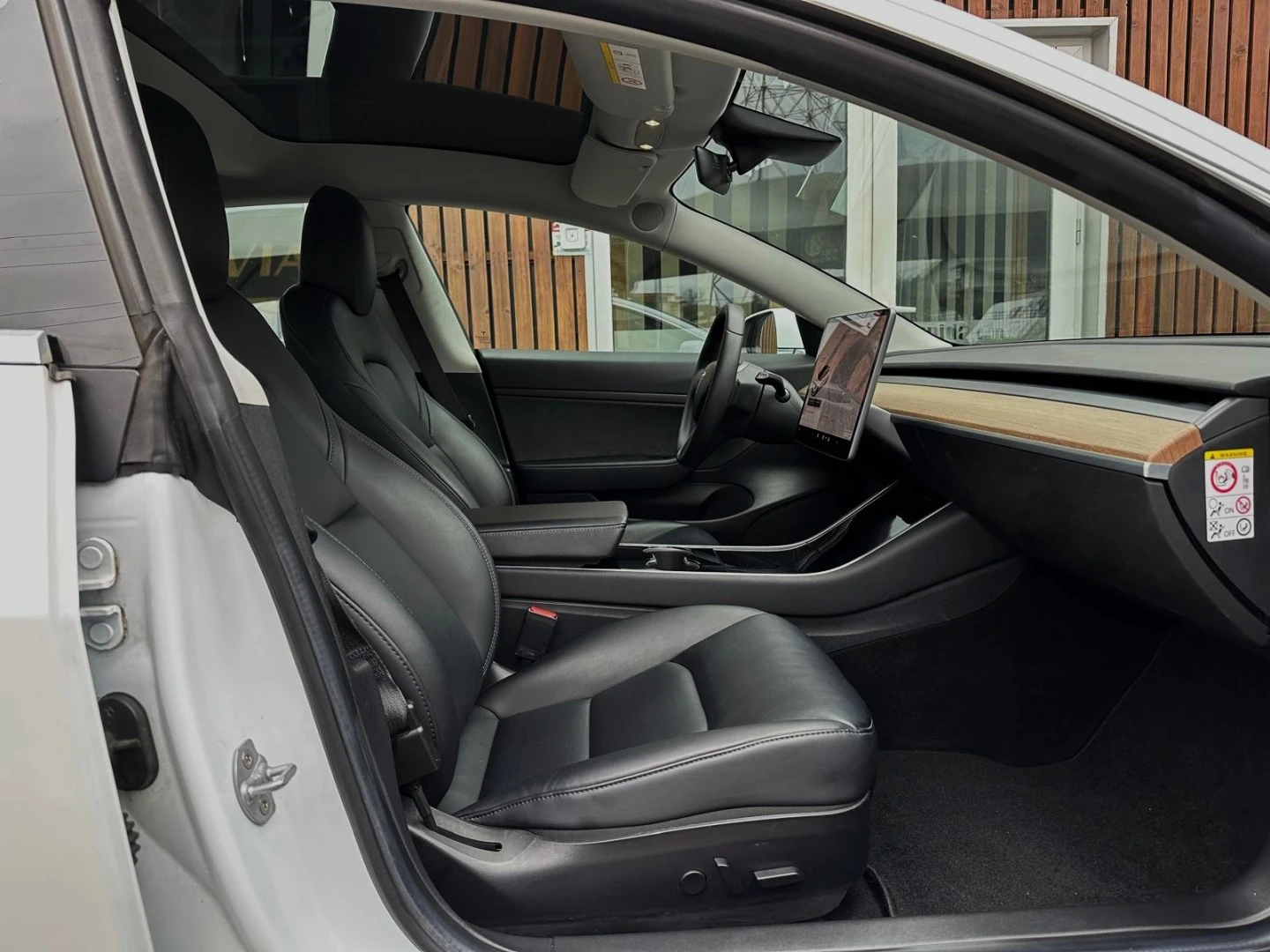 Tesla Model 3 Long-Range RWD