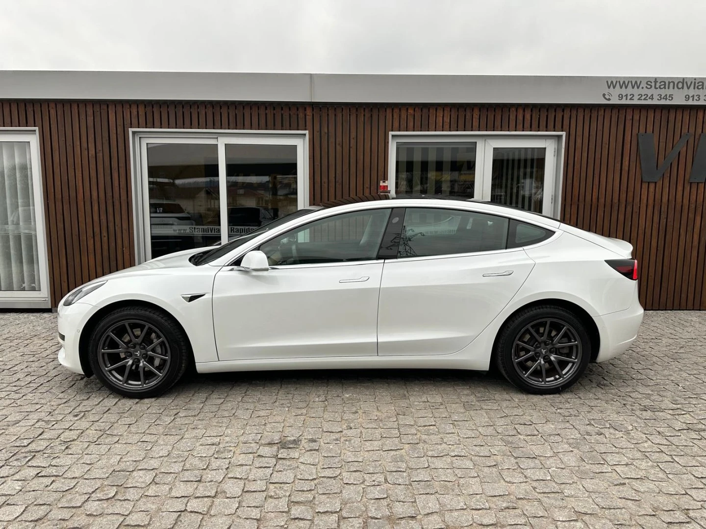 Tesla Model 3 Long-Range RWD