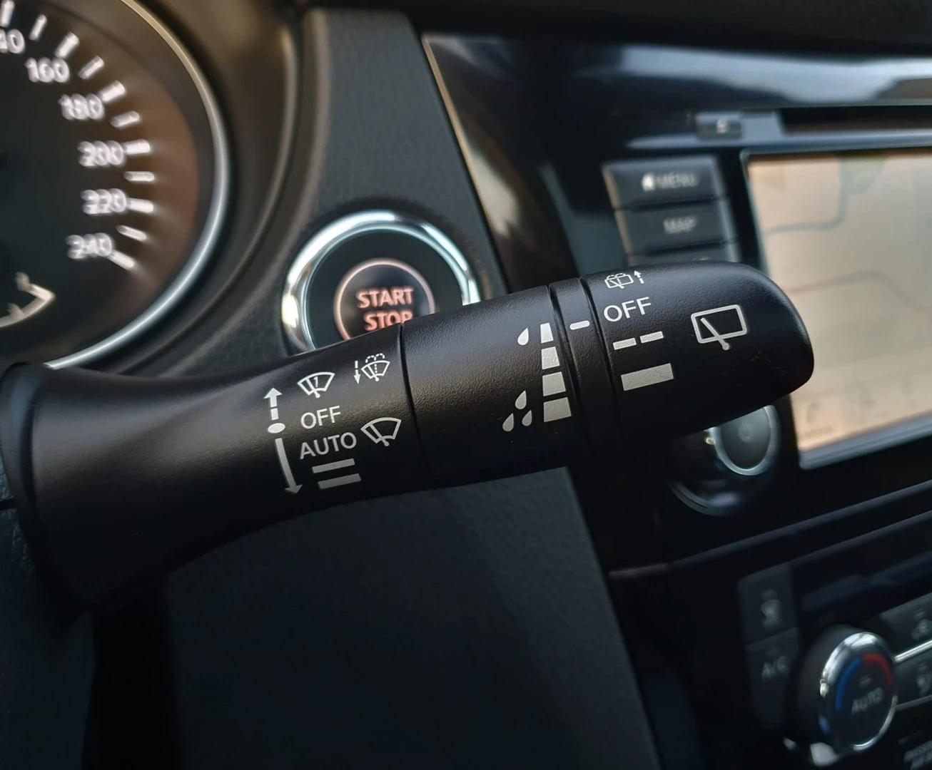 Nissan Qashqai 1.3 DIG-T N-Connecta J18