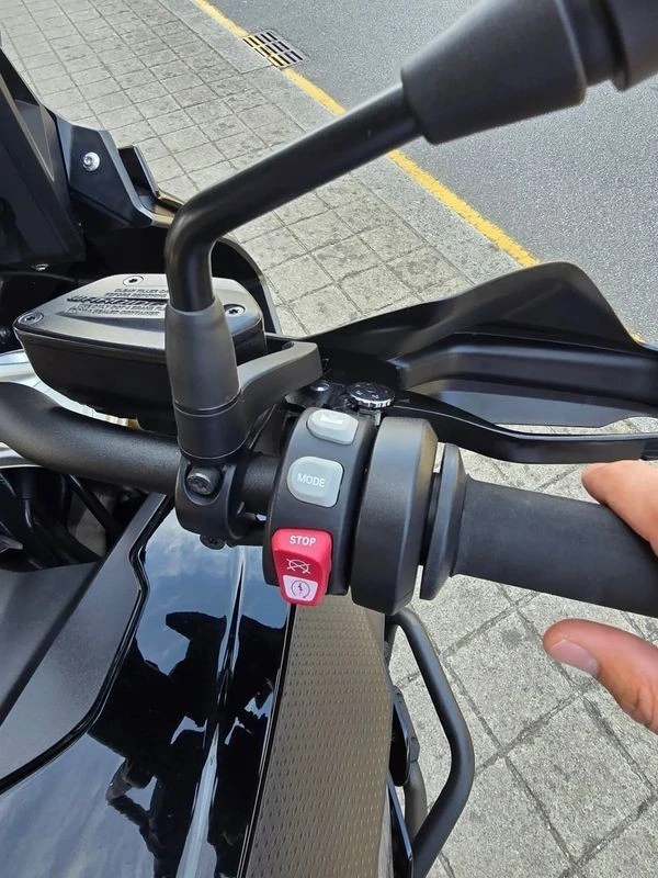BMW S 1000 XR Triple black &amp; Akrapovic