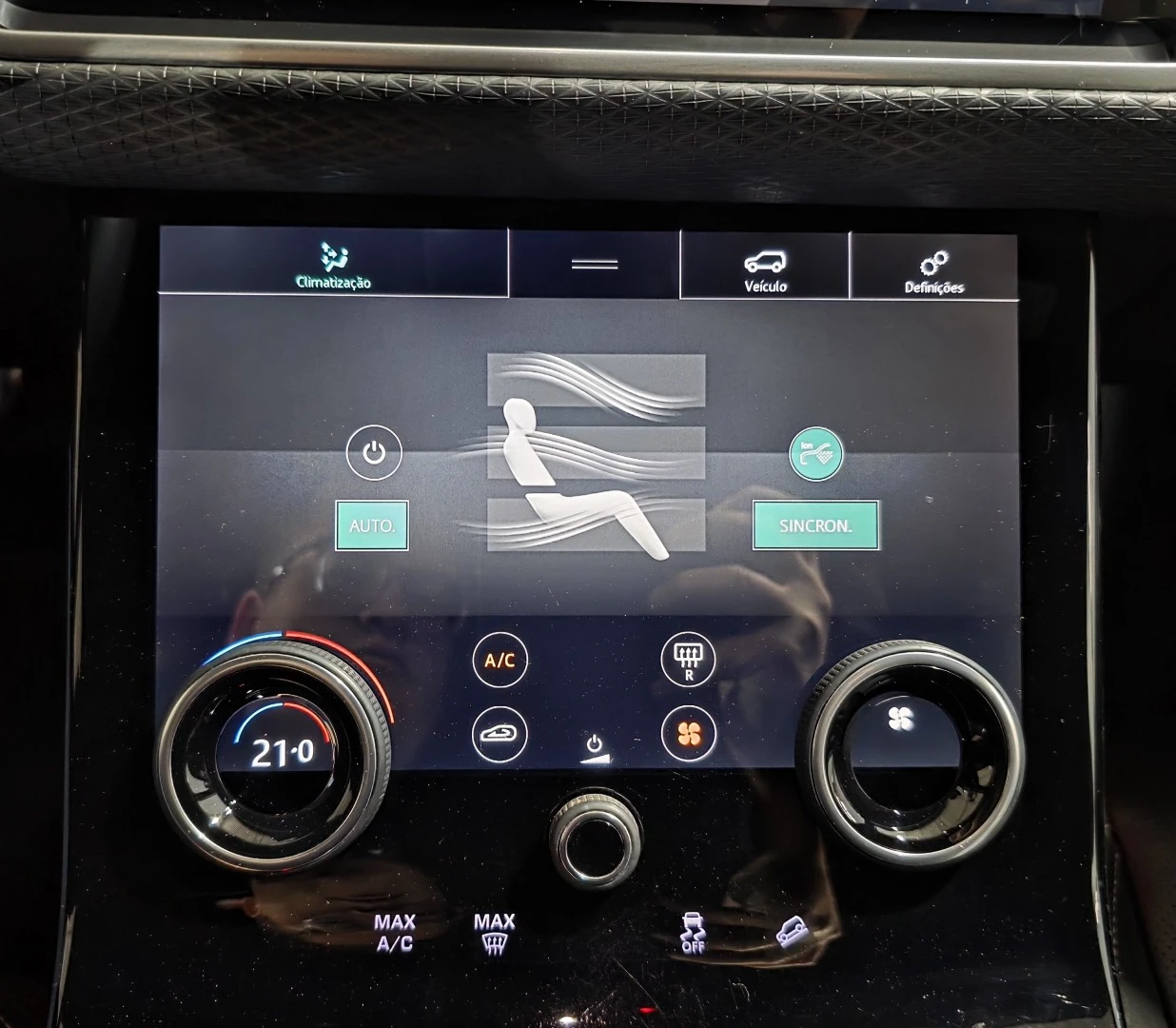 Land Rover Range Rover Velar 2.0 D R-Dynamic HSE