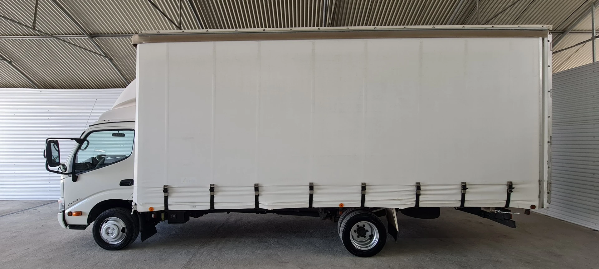 Toyota Dyna Contentor Lona Tipo TIR
