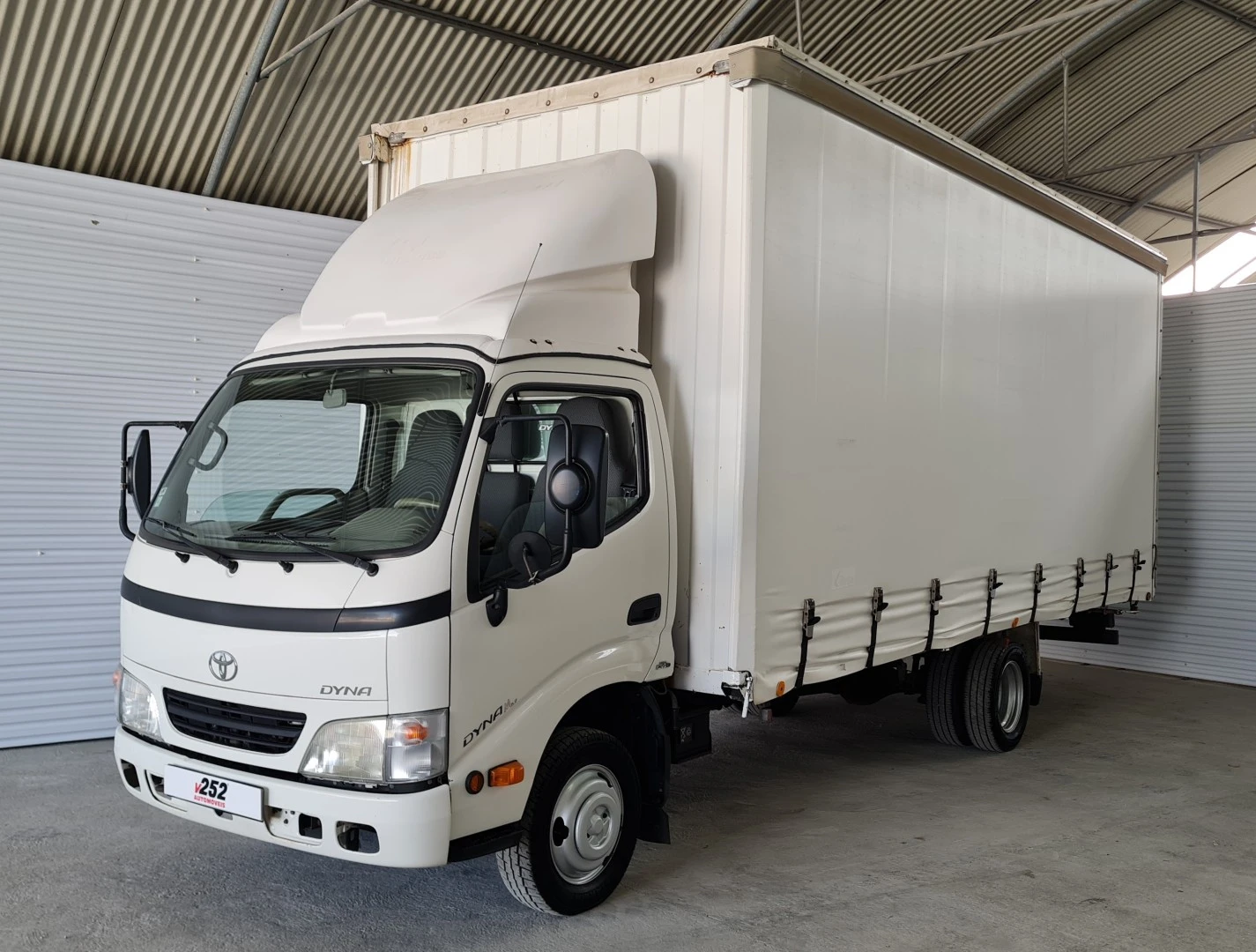 Toyota Dyna Contentor Lona Tipo TIR
