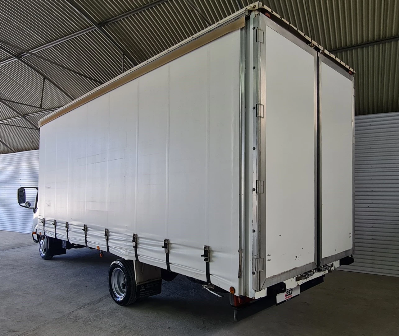 Toyota Dyna Contentor Lona Tipo TIR