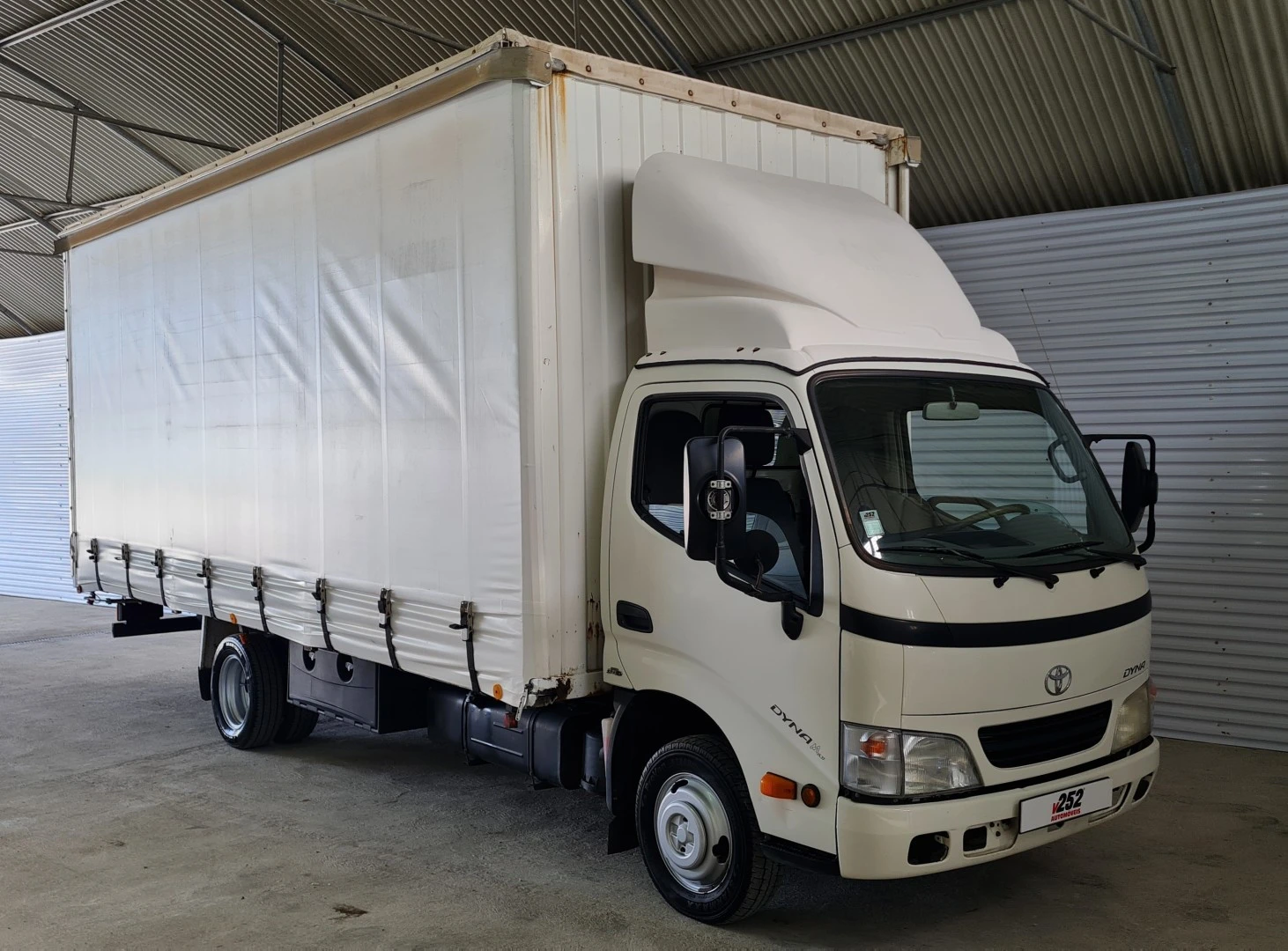 Toyota Dyna Contentor Lona Tipo TIR