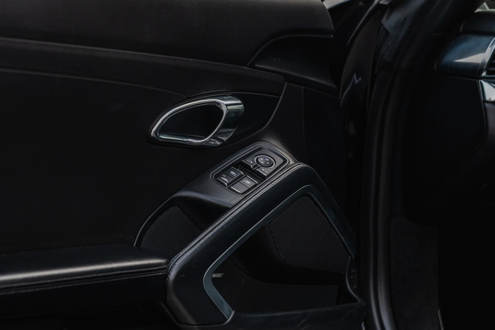 Porsche 911 (991) Carrera 4 Cabriolet PDK Black Edition