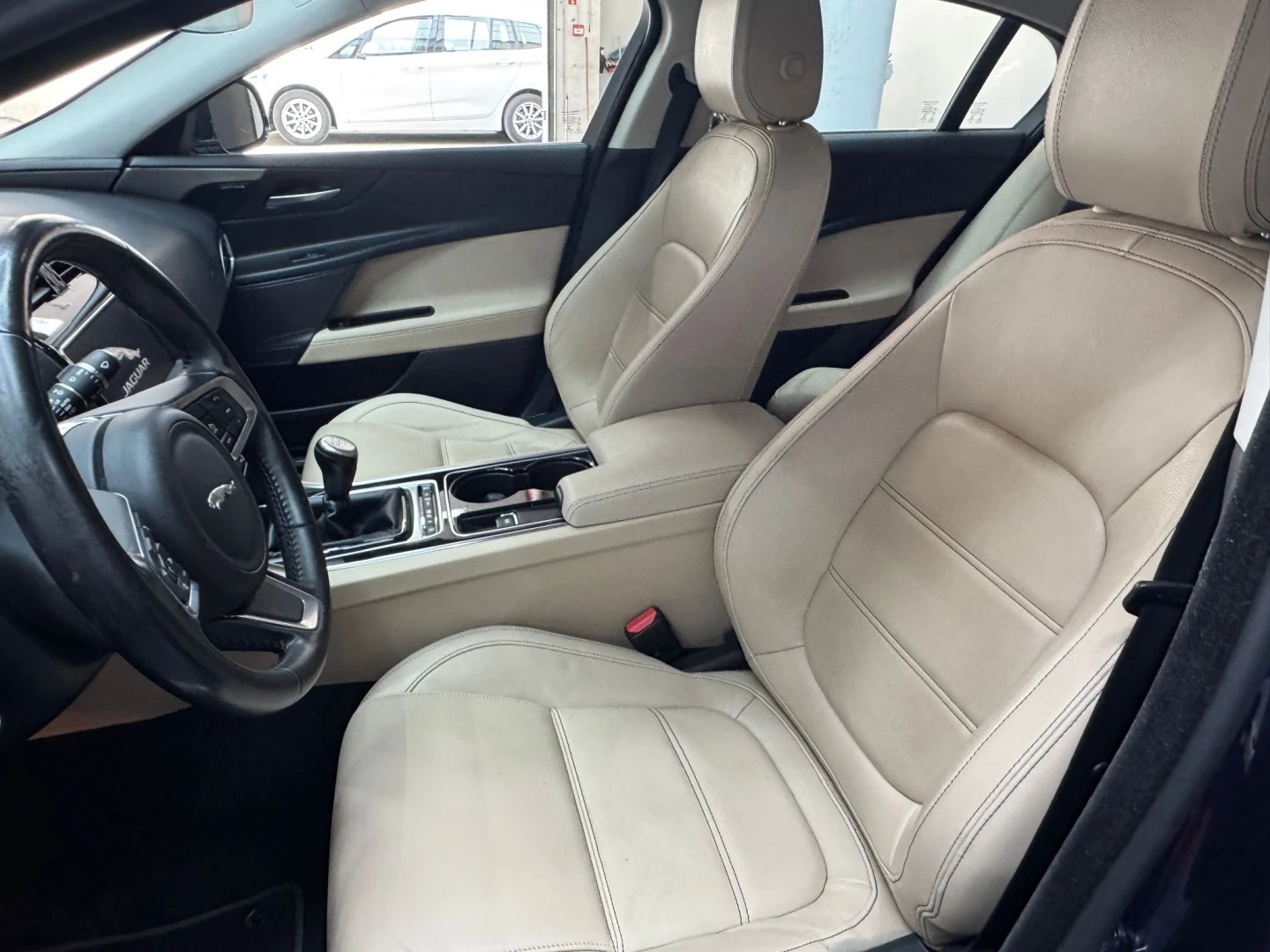 Jaguar XE 2.0 D Prestige