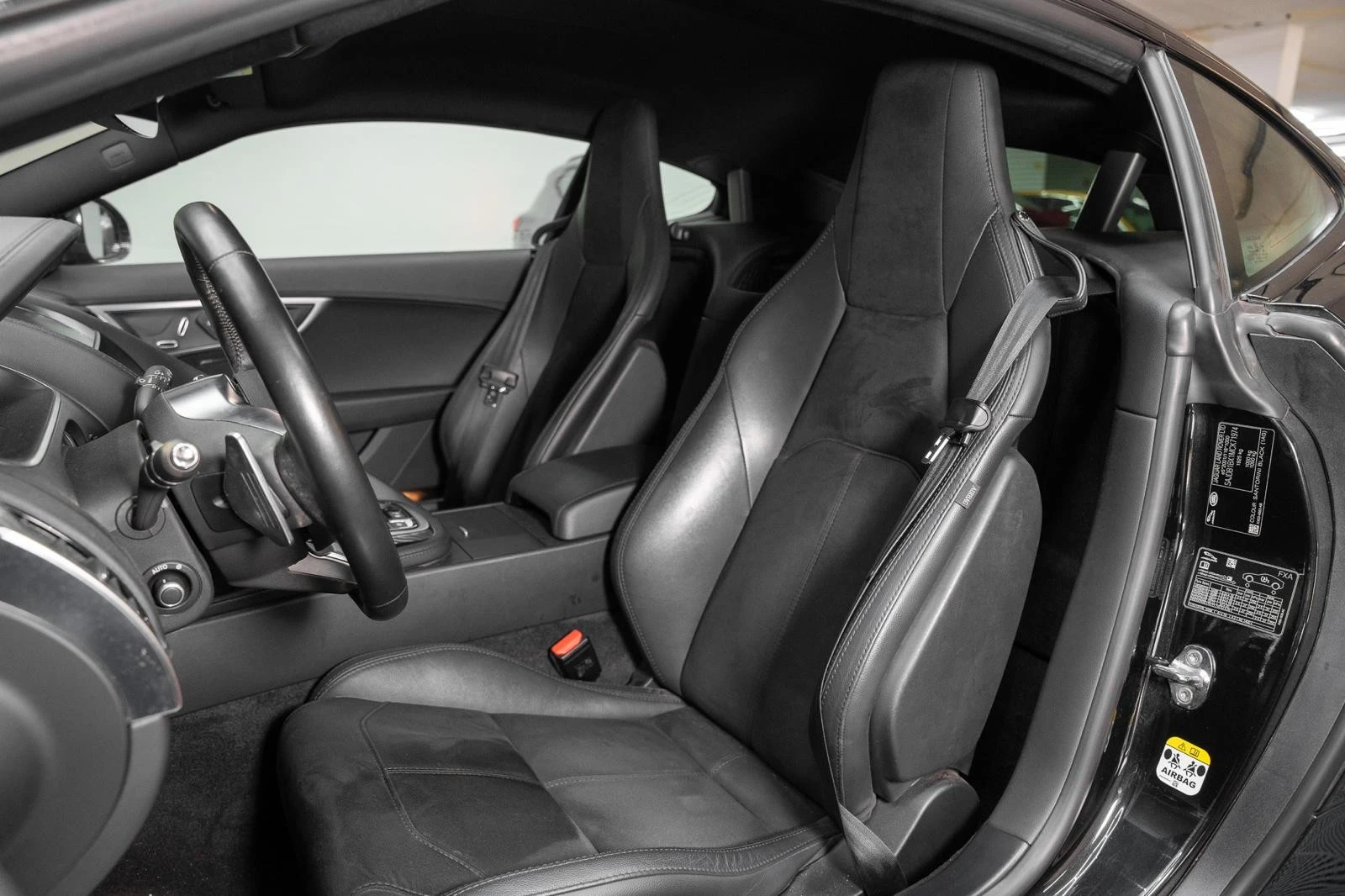 Jaguar F-Type 2.0 i4 R-Dynamic Black