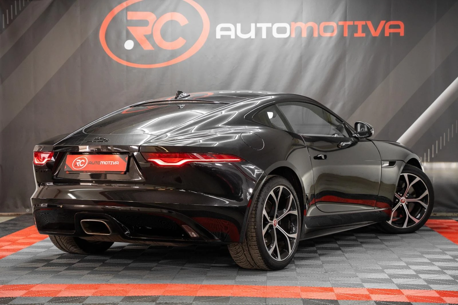 Jaguar F-Type 2.0 i4 R-Dynamic Black