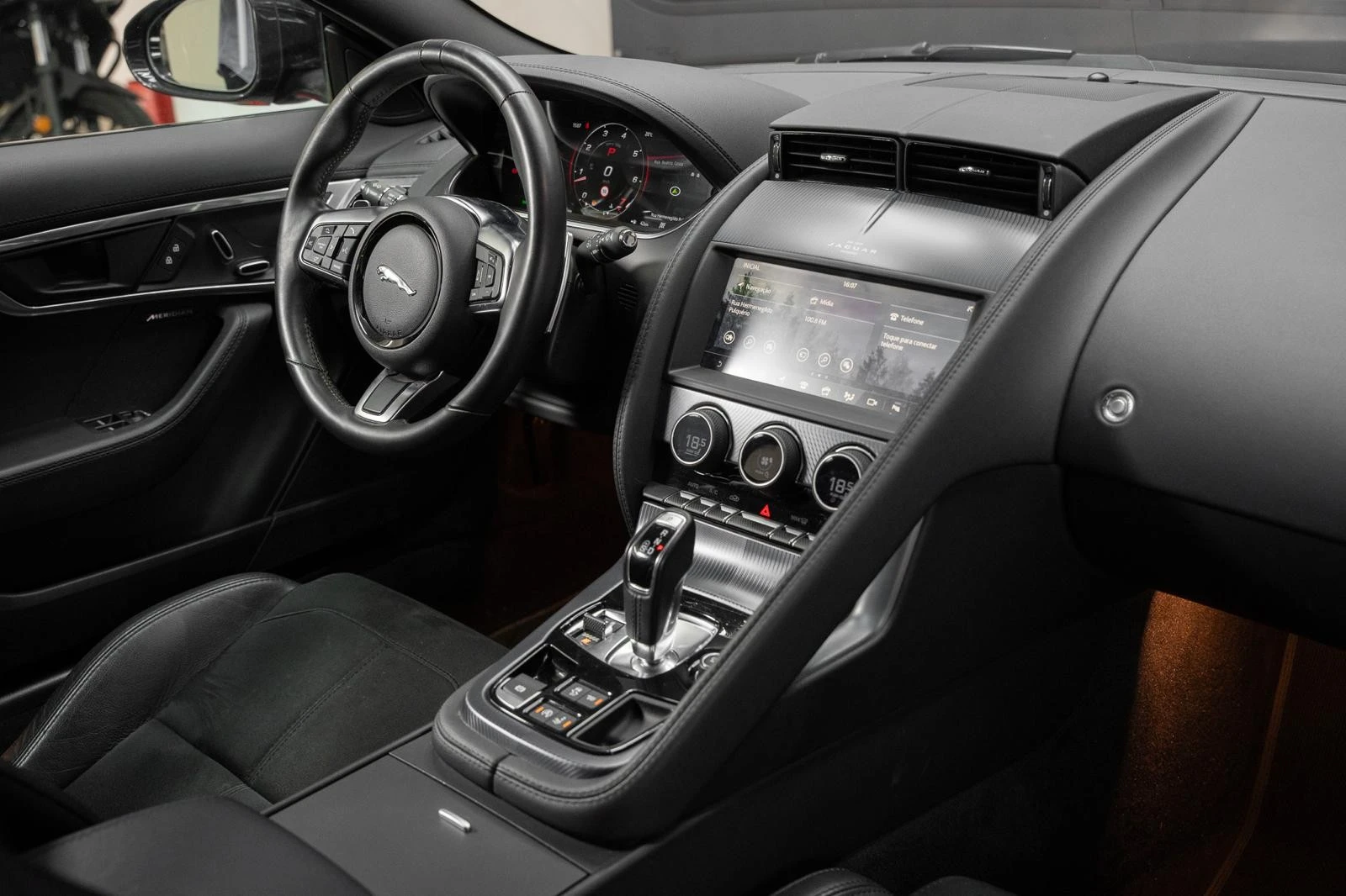 Jaguar F-Type 2.0 i4 R-Dynamic Black
