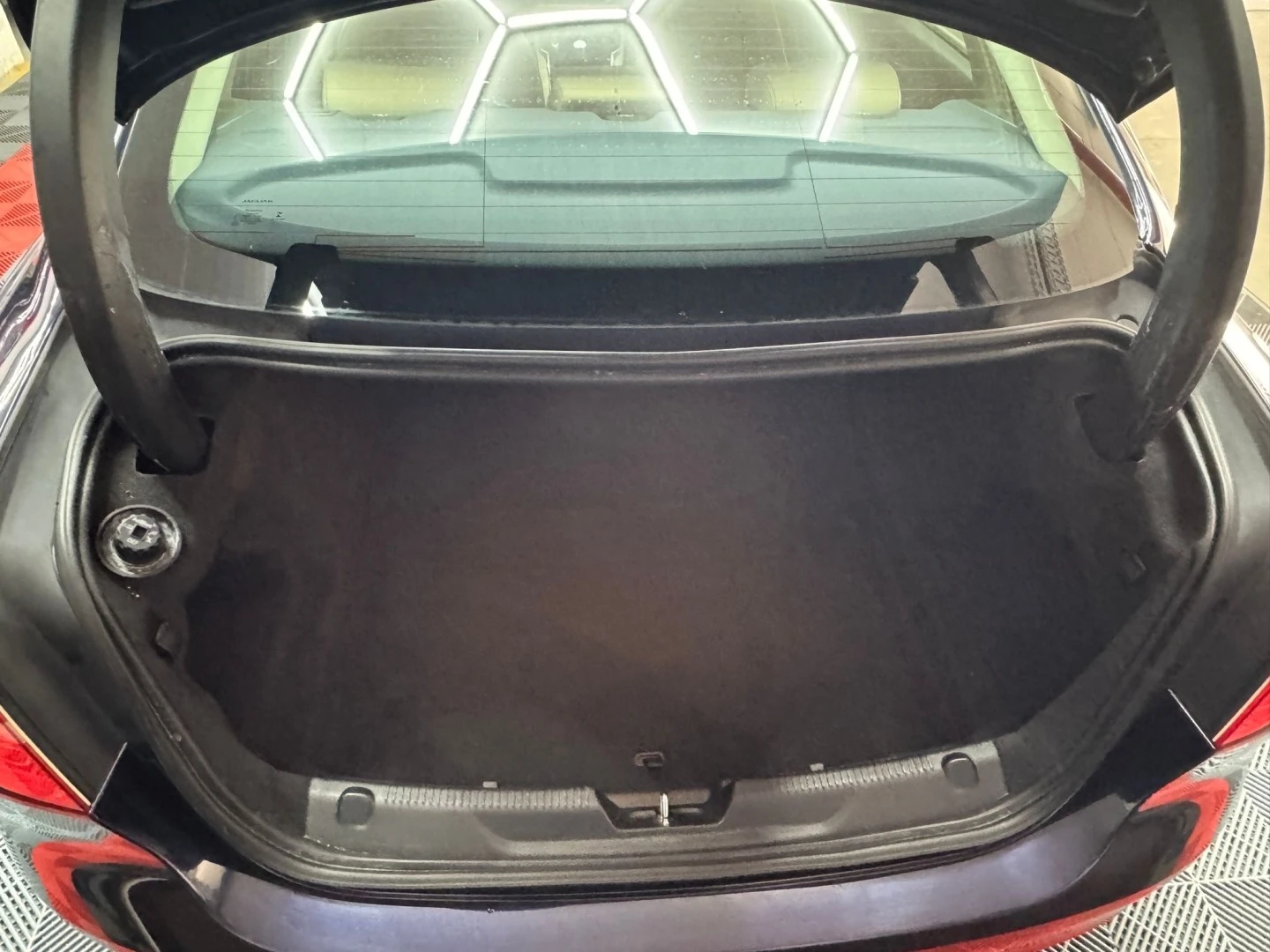 Jaguar XE 2.0 D Prestige