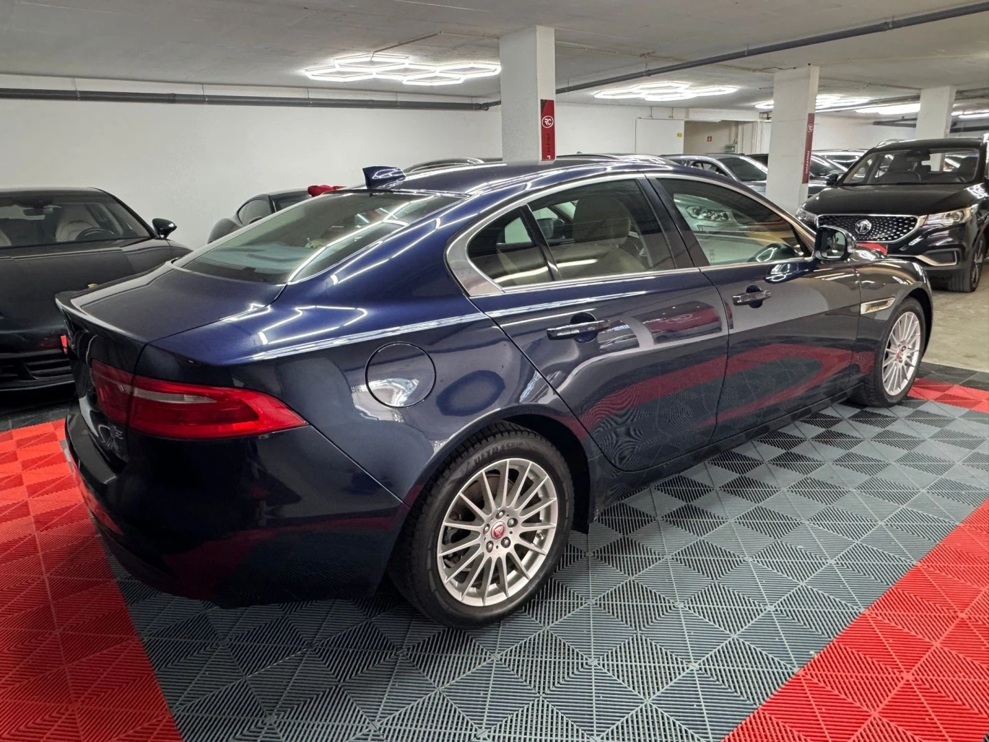 Jaguar XE 2.0 D Prestige