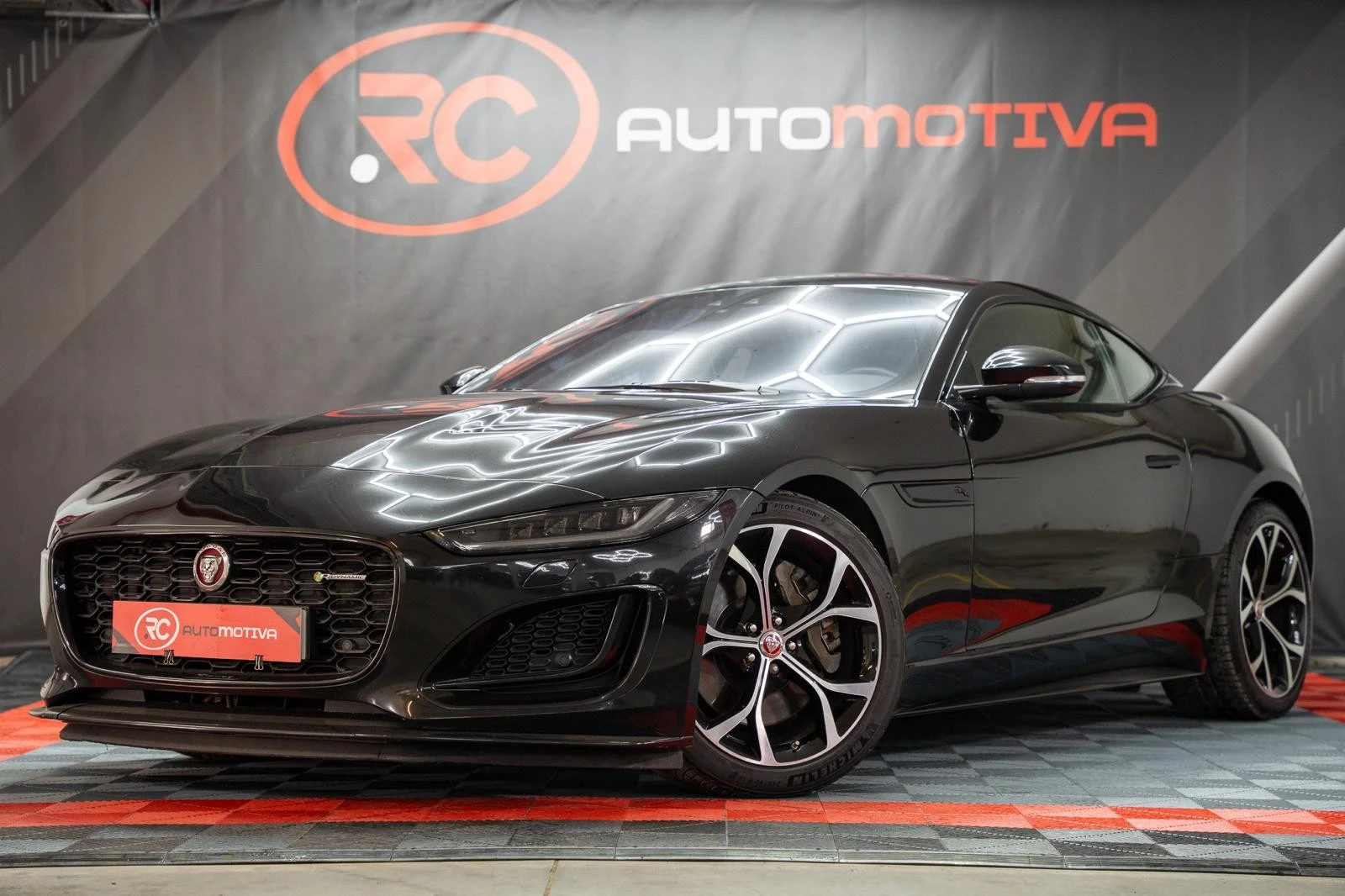 Jaguar F-Type 2.0 i4 R-Dynamic Black