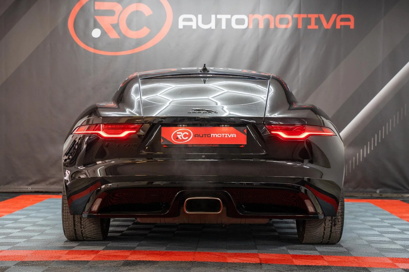 Jaguar F-Type 2.0 i4 R-Dynamic Black
