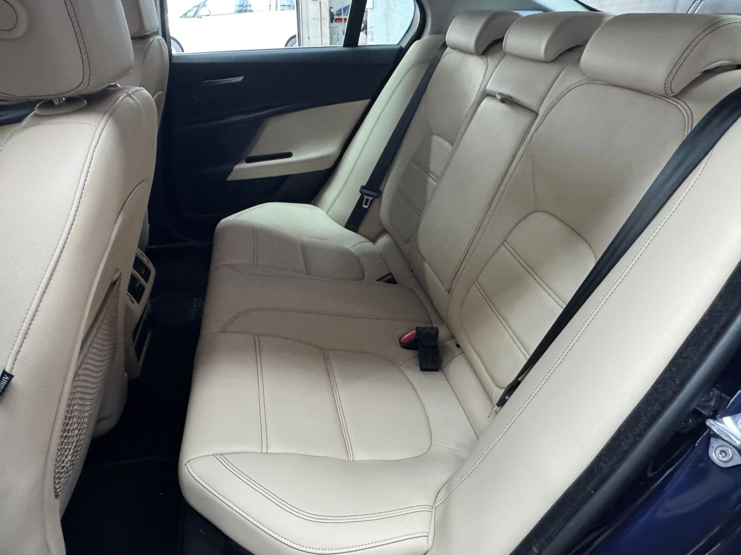Jaguar XE 2.0 D Prestige