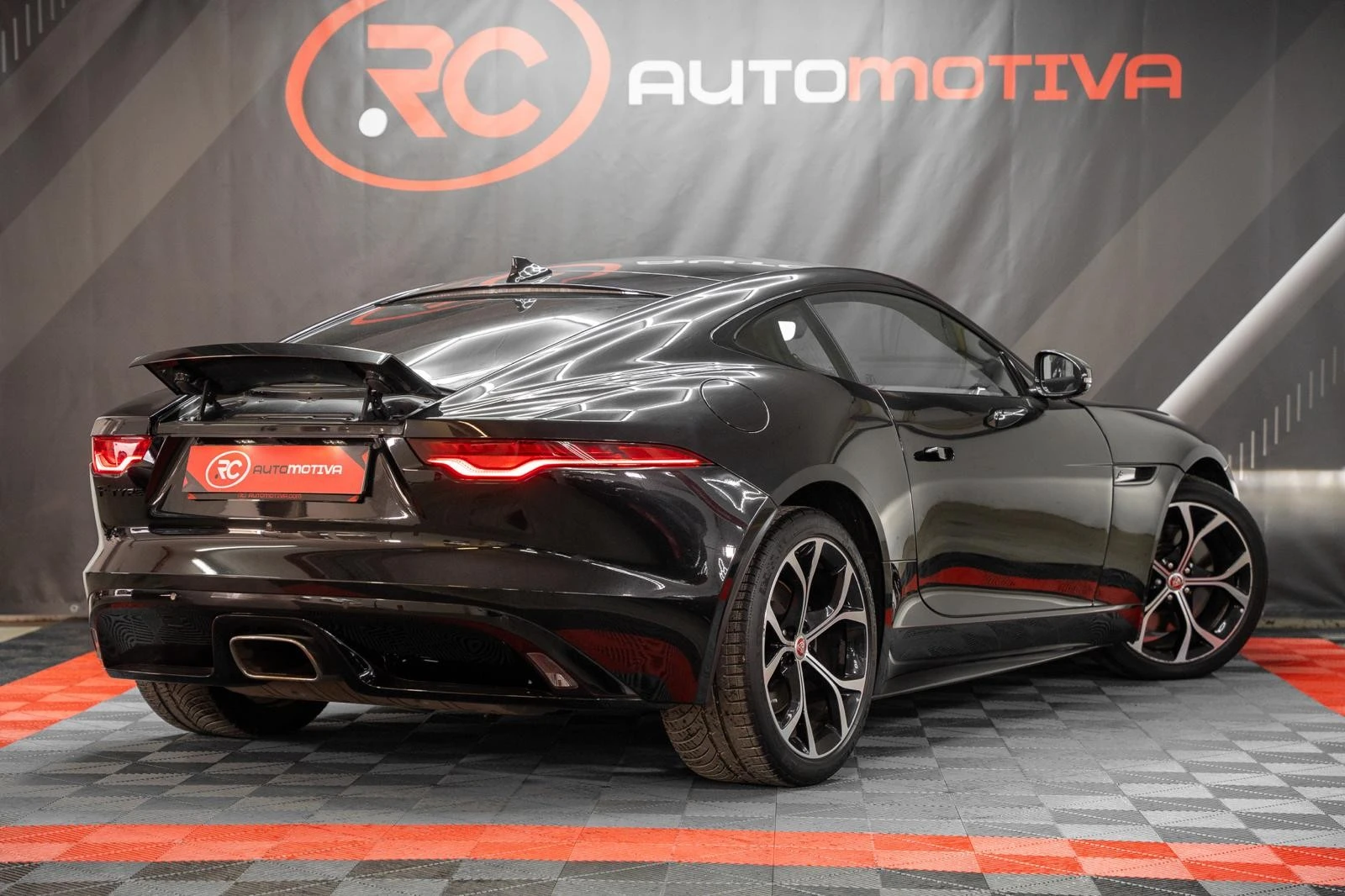 Jaguar F-Type 2.0 i4 R-Dynamic Black