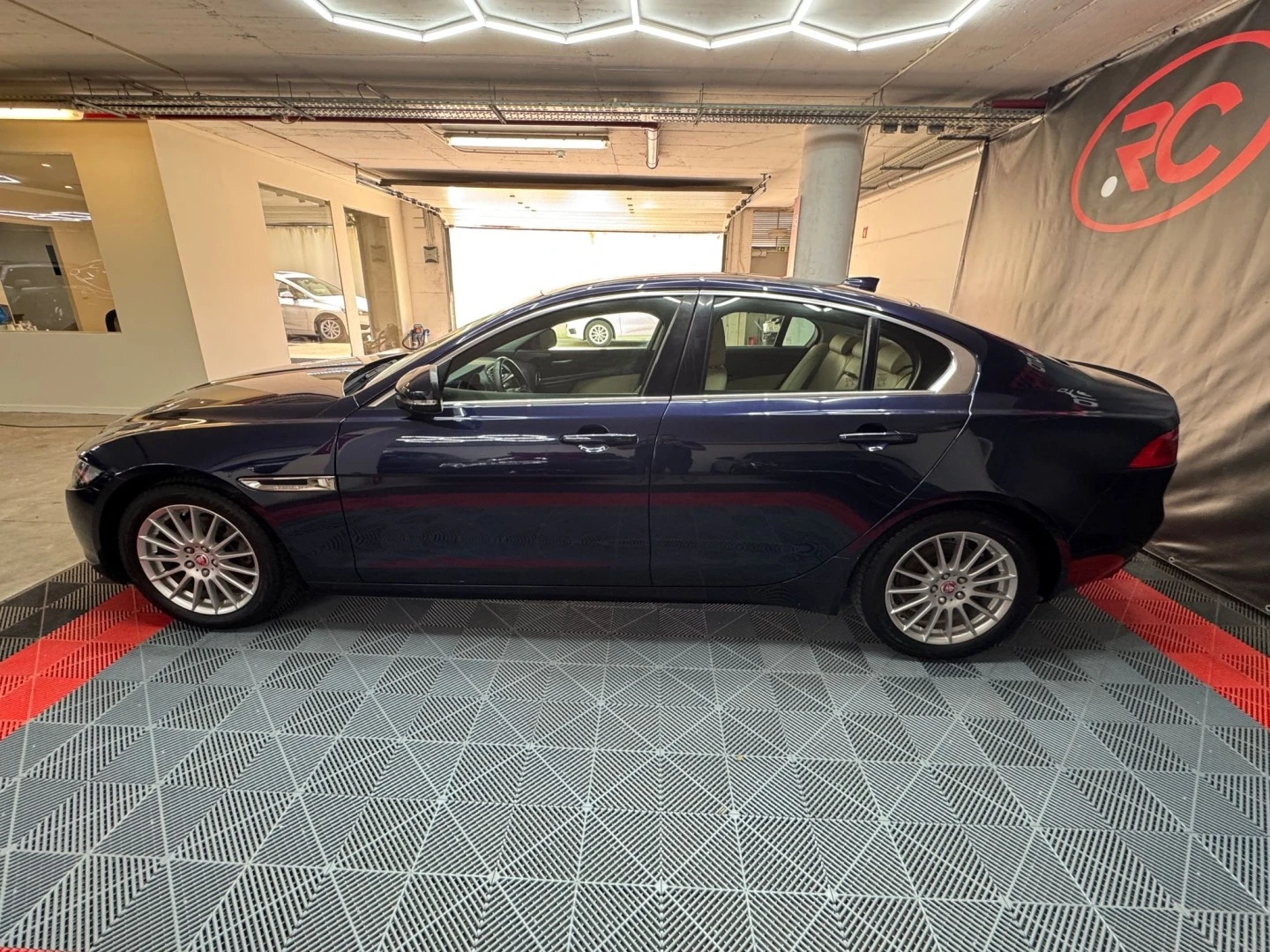 Jaguar XE 2.0 D Prestige