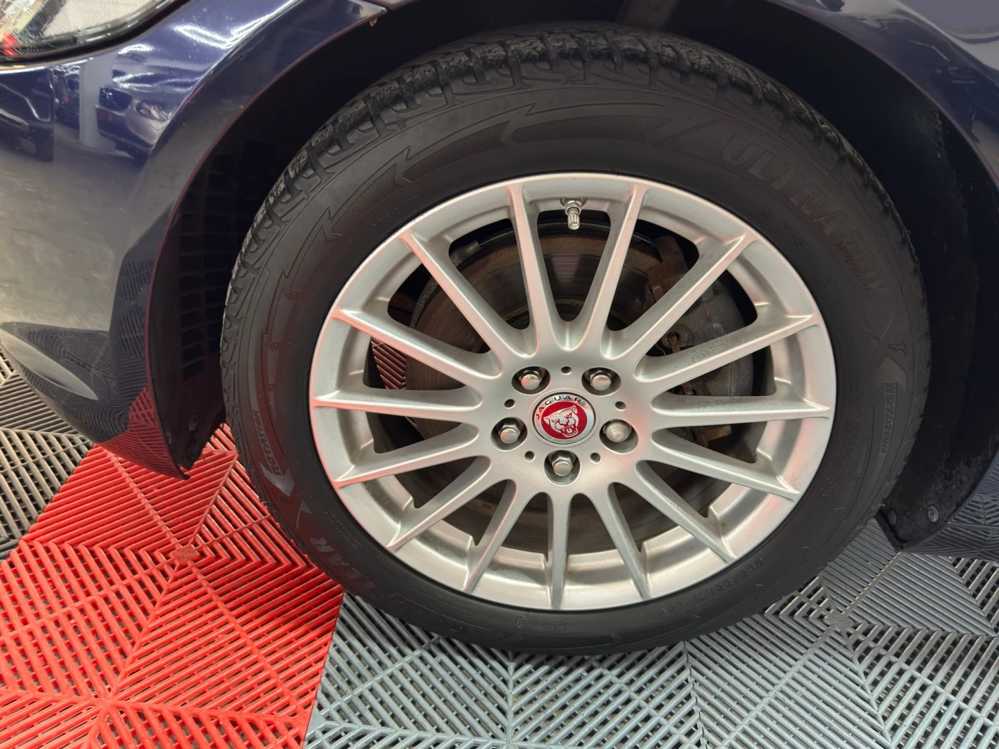 Jaguar XE 2.0 D Prestige