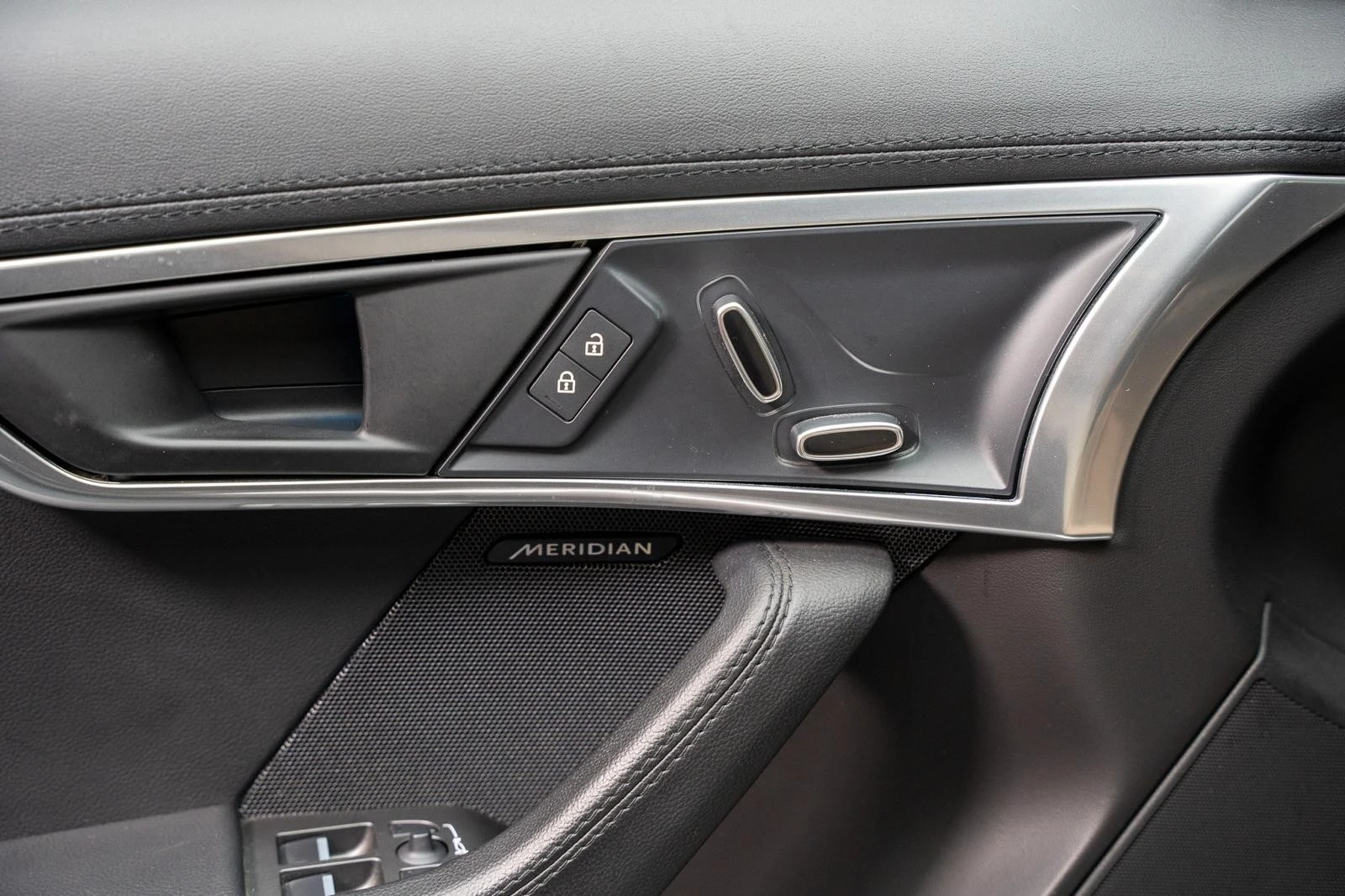 Jaguar F-Type 2.0 i4 R-Dynamic Black