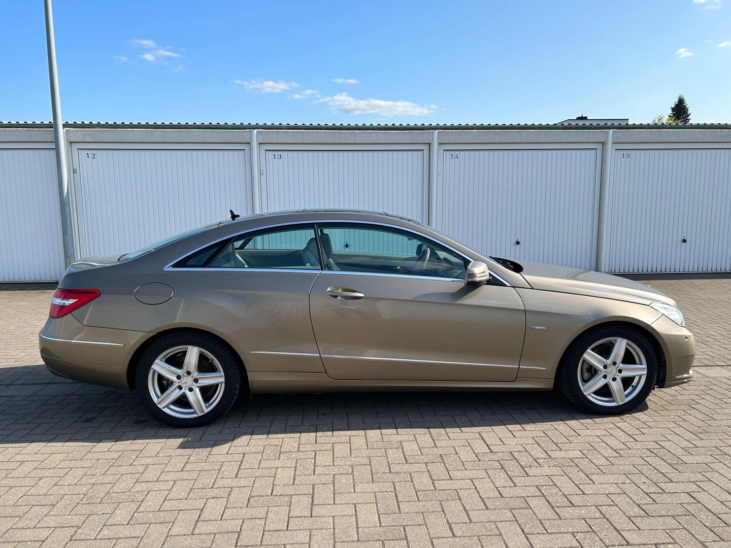 Mercedes-Benz E 250 CGi Avantgarde BlueEfficiency